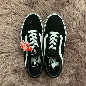 Authentic Vans Ward Black and White Shoes